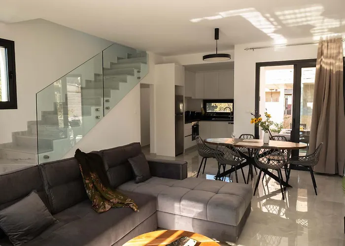 Villa Special Launch Price!family Friendly Klorakas